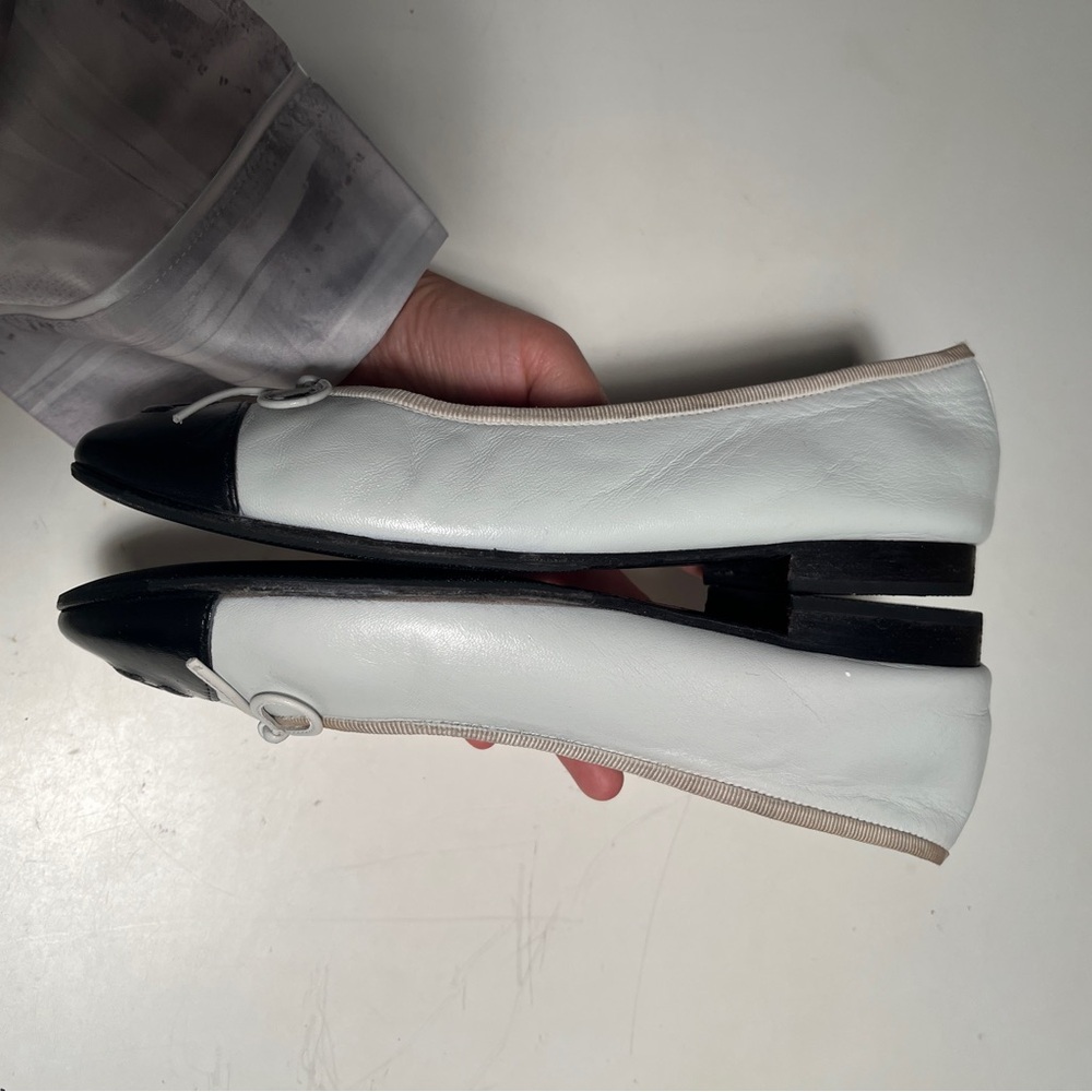 CHANEL Women's Cream and Black Cap Toe Flats - Picture 5 of 10